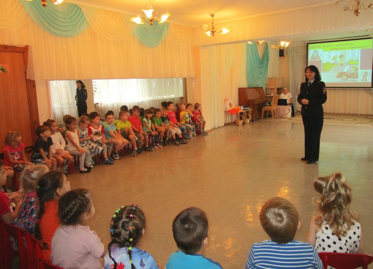 Госавтоинспекторы НСО провели с дошкольниками тематическое занятие «Безопасность – не игрушка!»